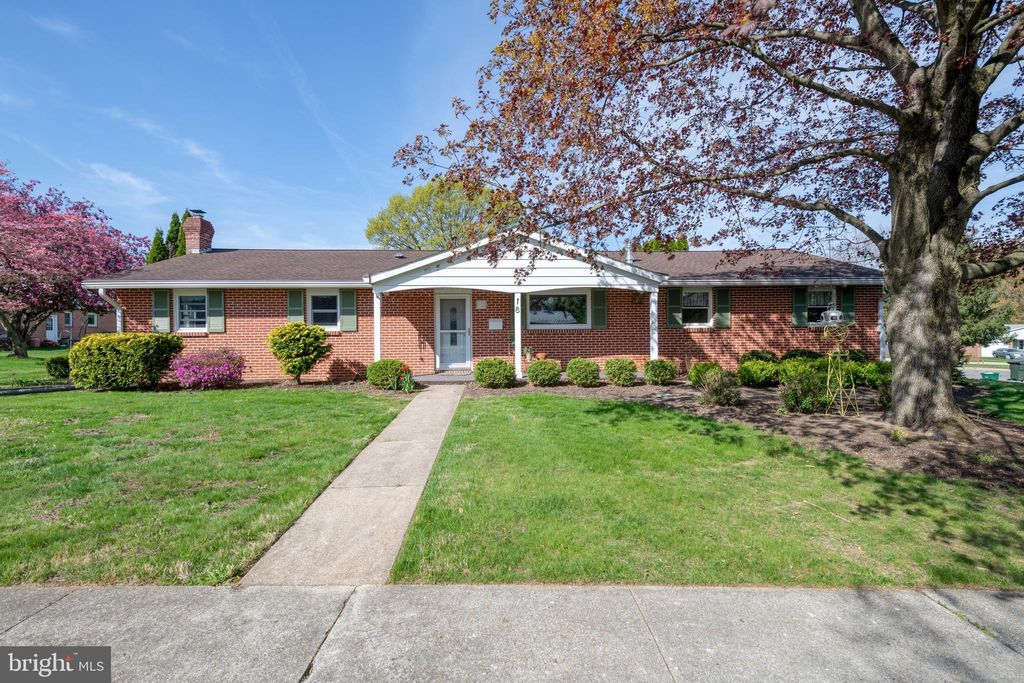 Photo of 18 Oaklawn Boulevard, EPHRATA, PA 17522 (MLS # PALA2068166)