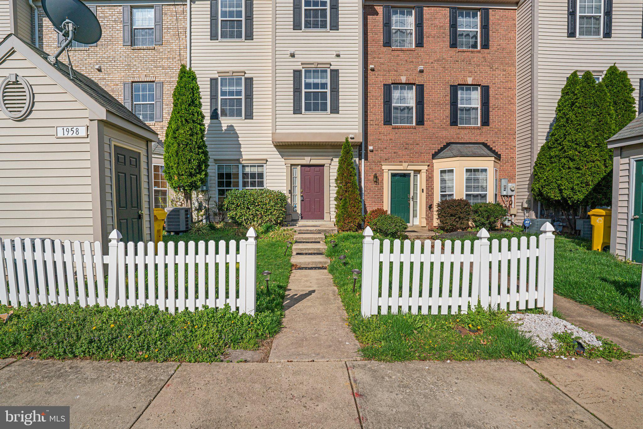 SEVEN OAKS - Residential