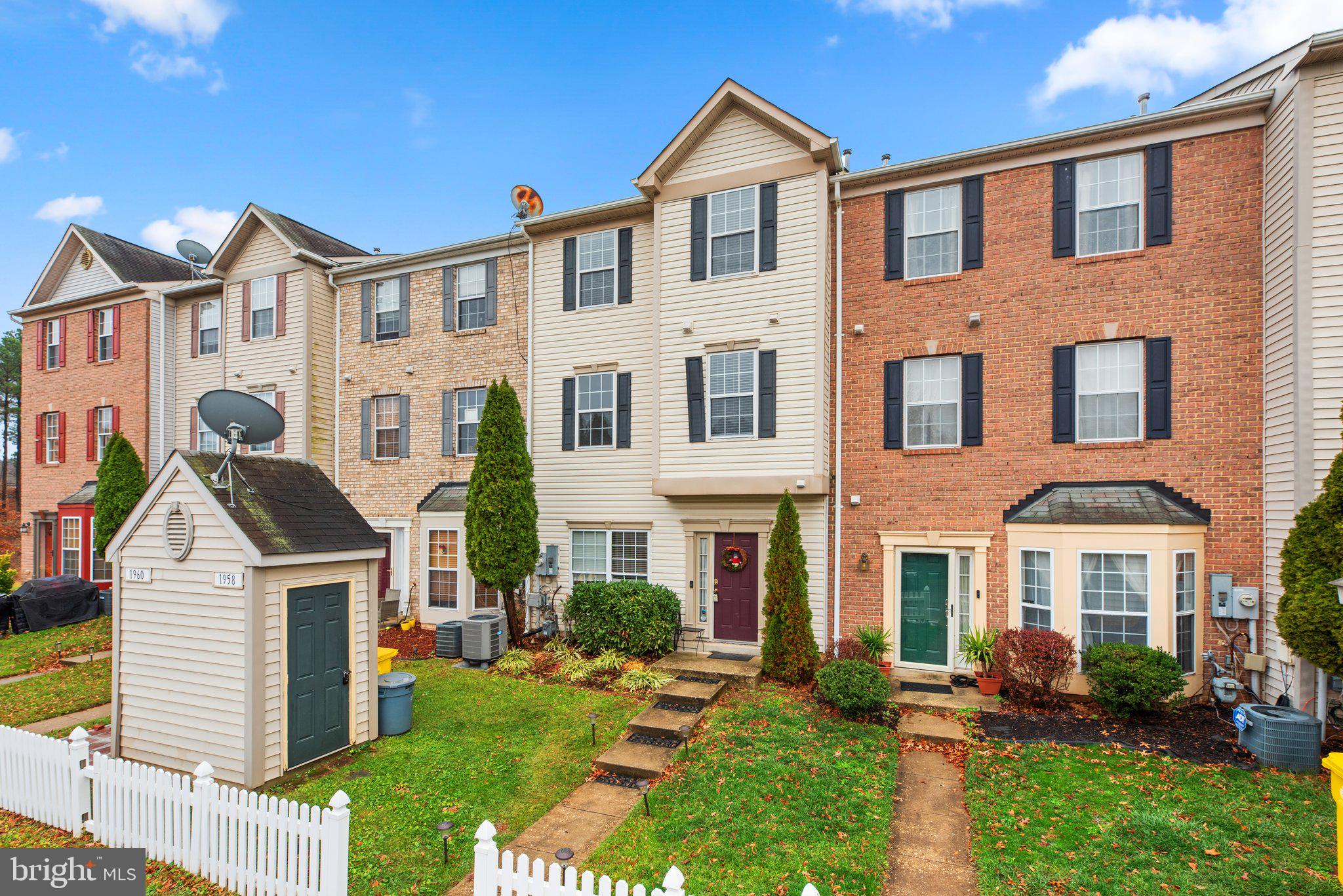 SEVEN OAKS - Residential