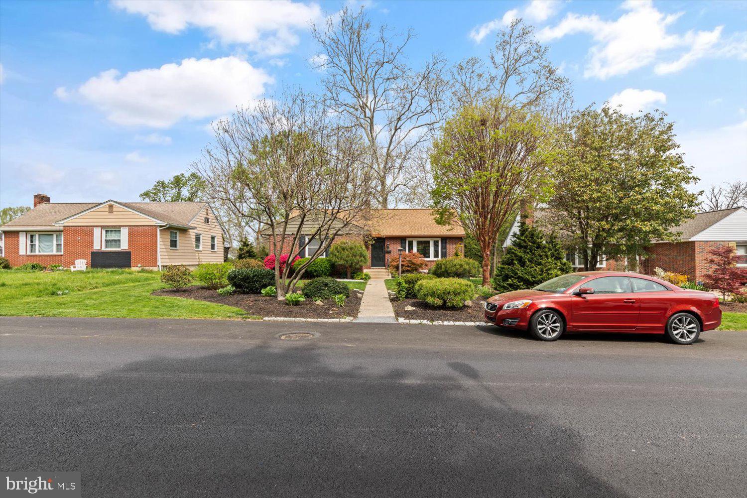951 PARKSIDE LANE