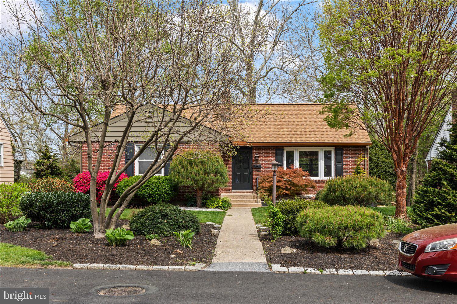 951 PARKSIDE LANE