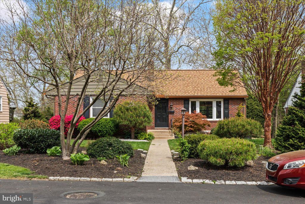 Photo of 951 Parkside Lane, LANCASTER, PA 17601 (MLS # PALA2068872)