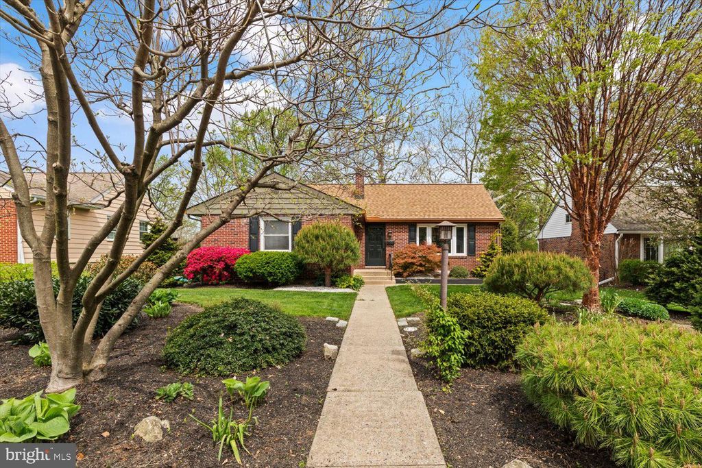 Photo of 951 Parkside Lane, LANCASTER, PA 17601 (MLS # PALA2068872)