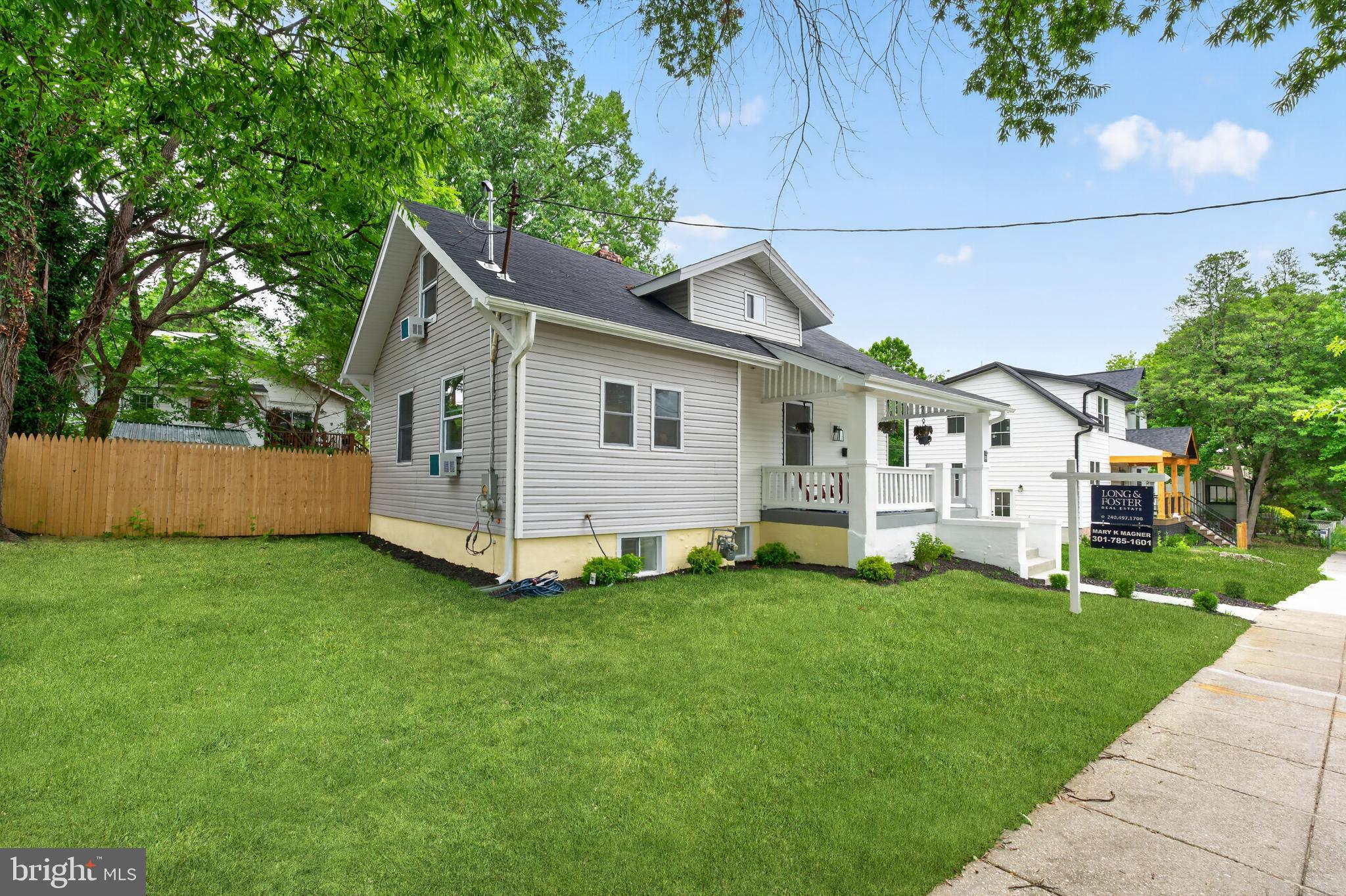 1004 SHEPHERD STREET NE
