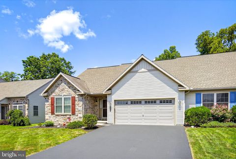 Photo of 5263 Oak Leaf Drive, MOUNT JOY, PA 17552 (MLS # PALA2073414)