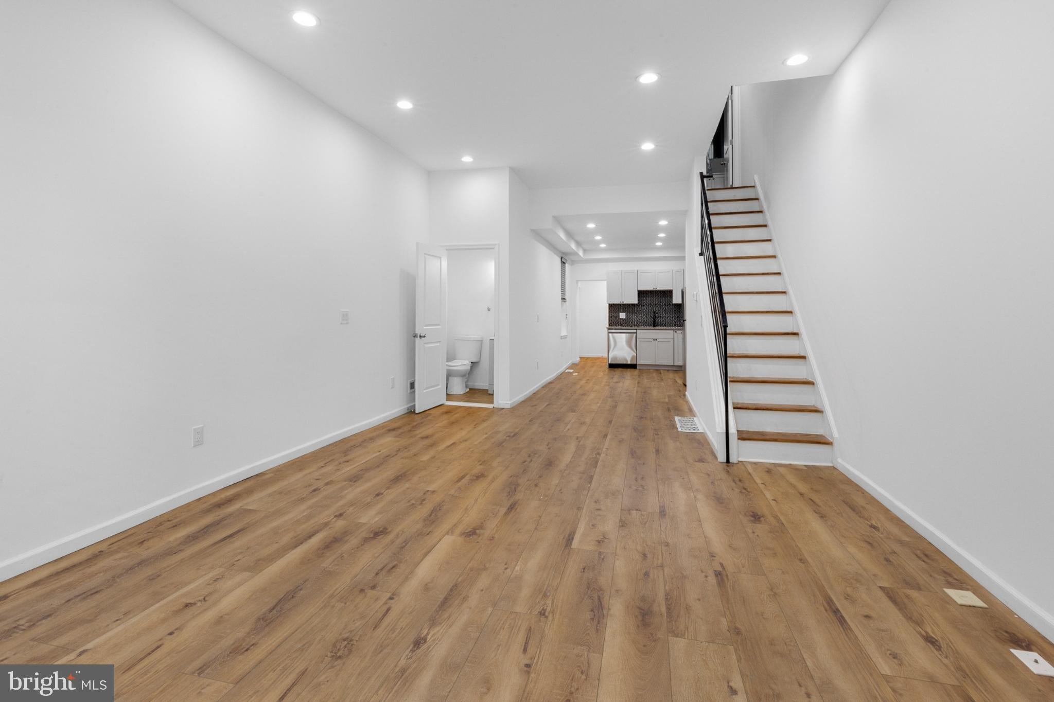 2516 W MASTER STREET