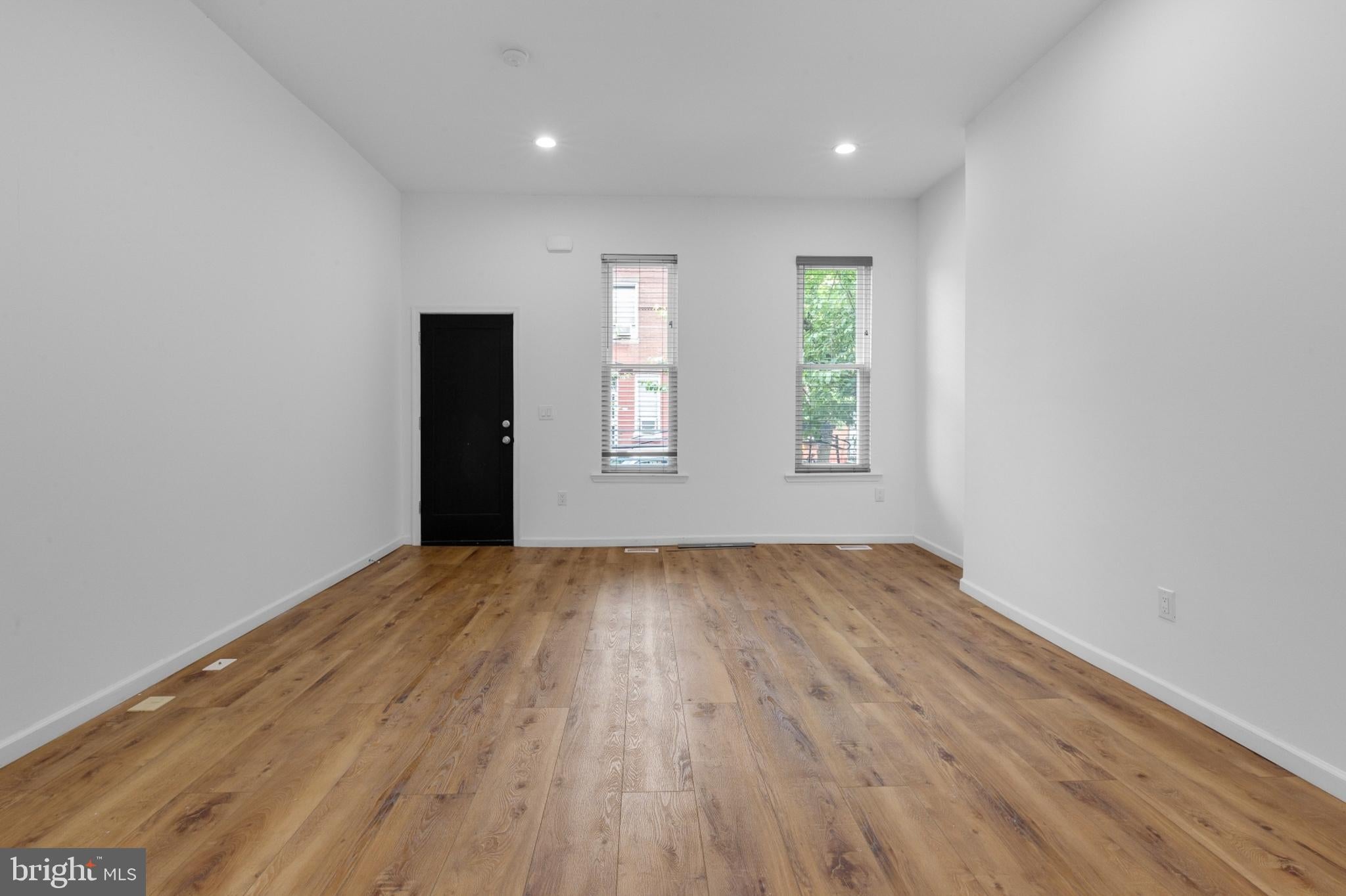 2516 W MASTER STREET