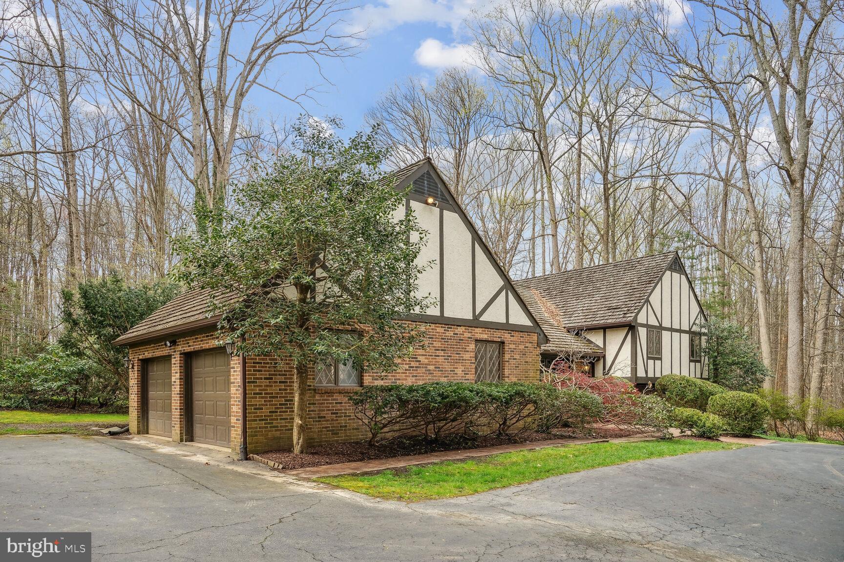 THE SINGING WOODS - Residential