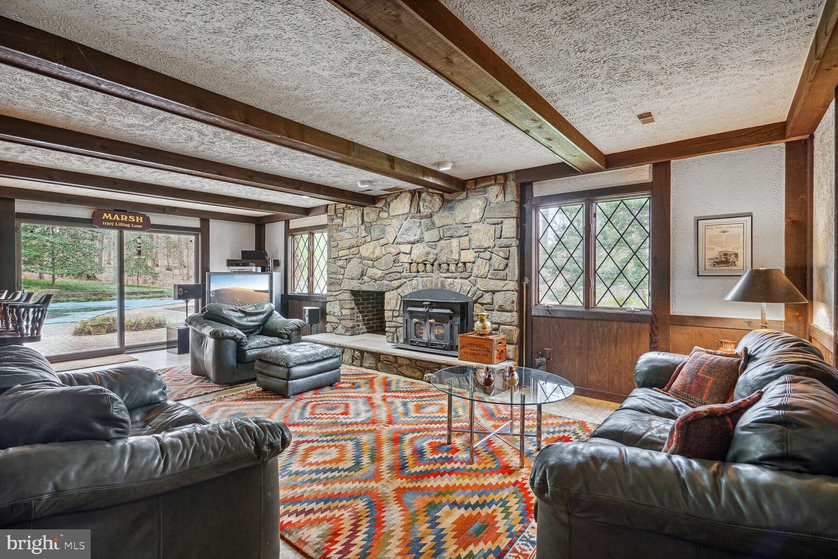 THE SINGING WOODS - Residential