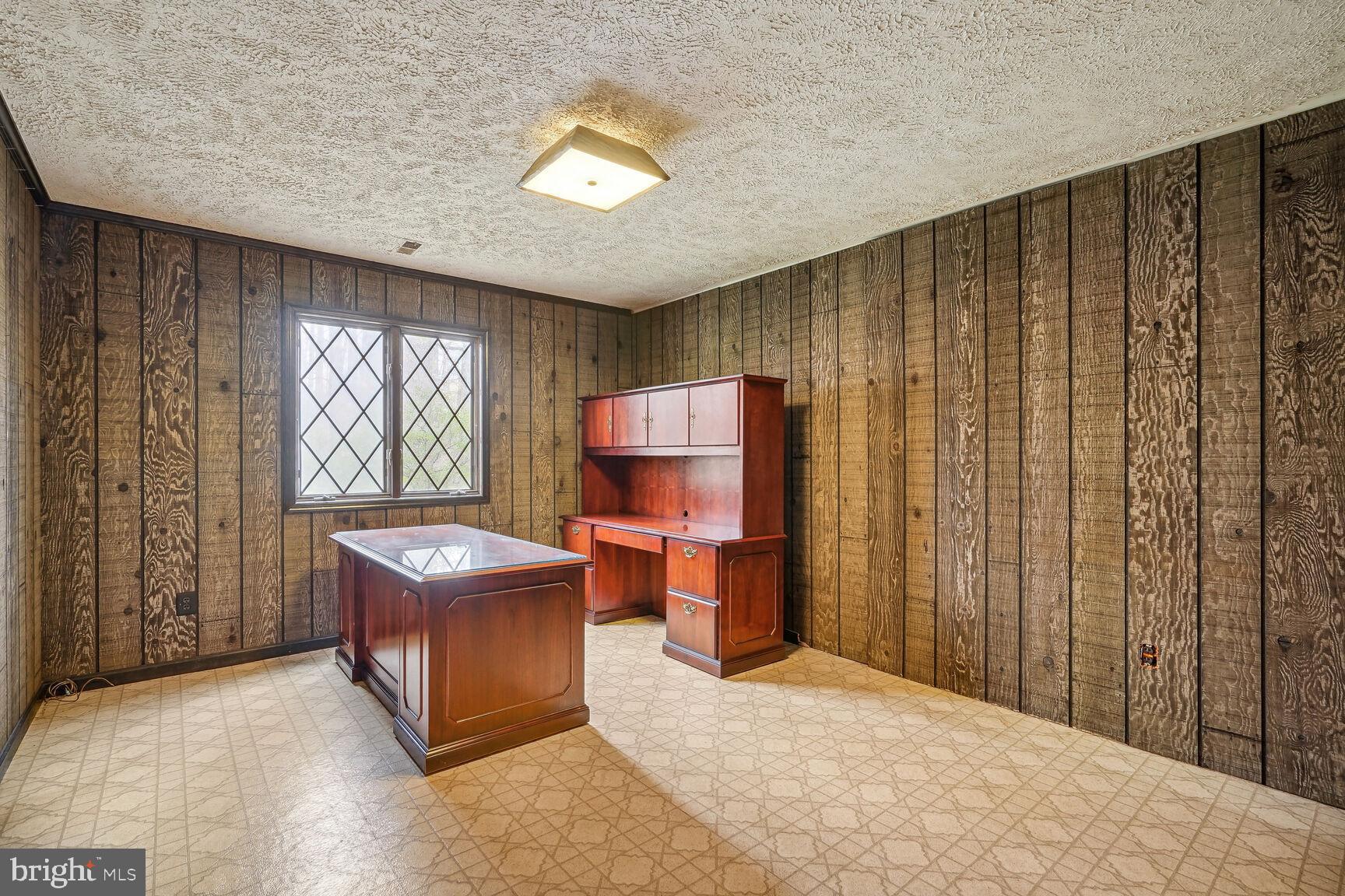 THE SINGING WOODS - Residential