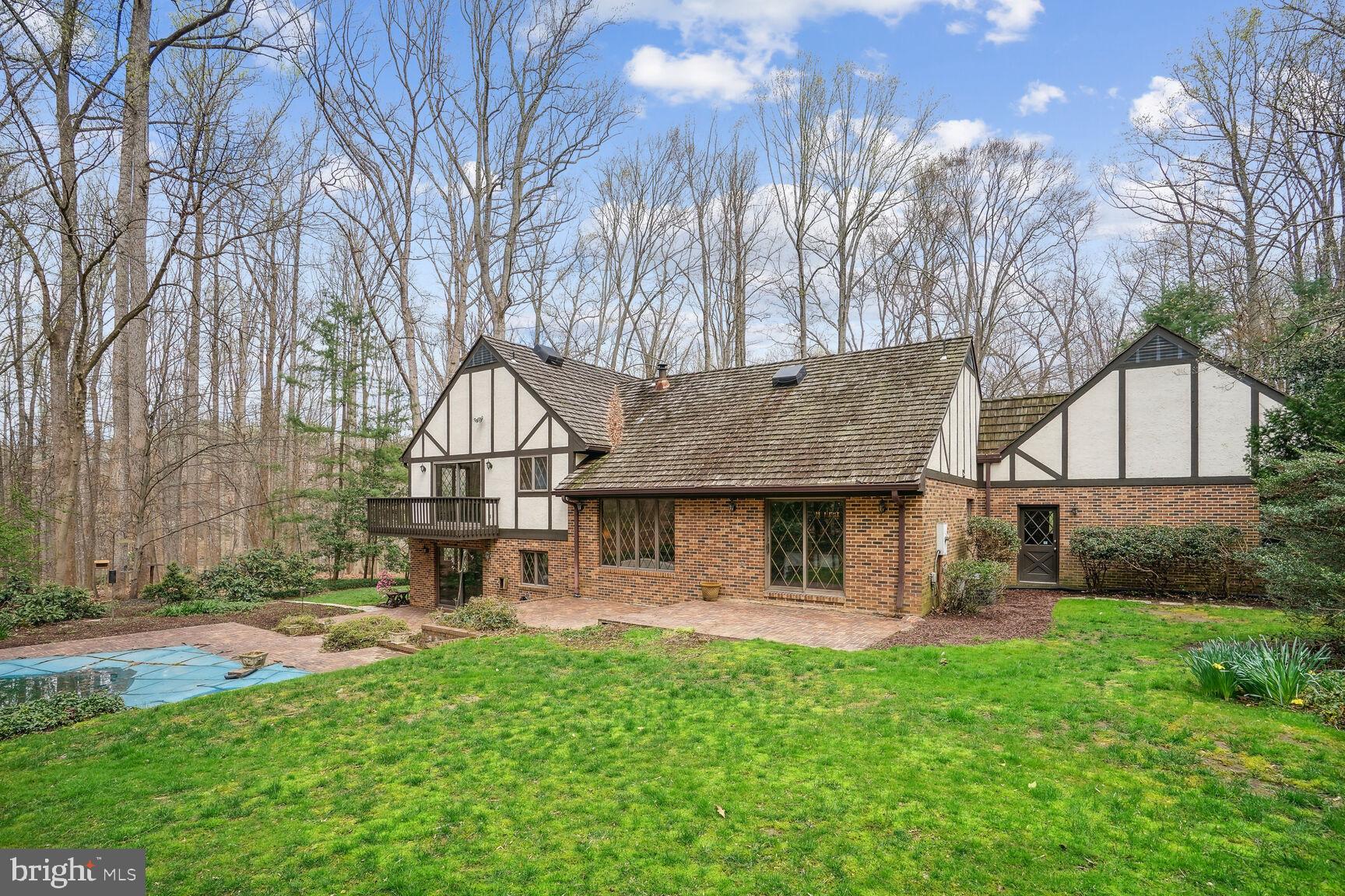 THE SINGING WOODS - Residential