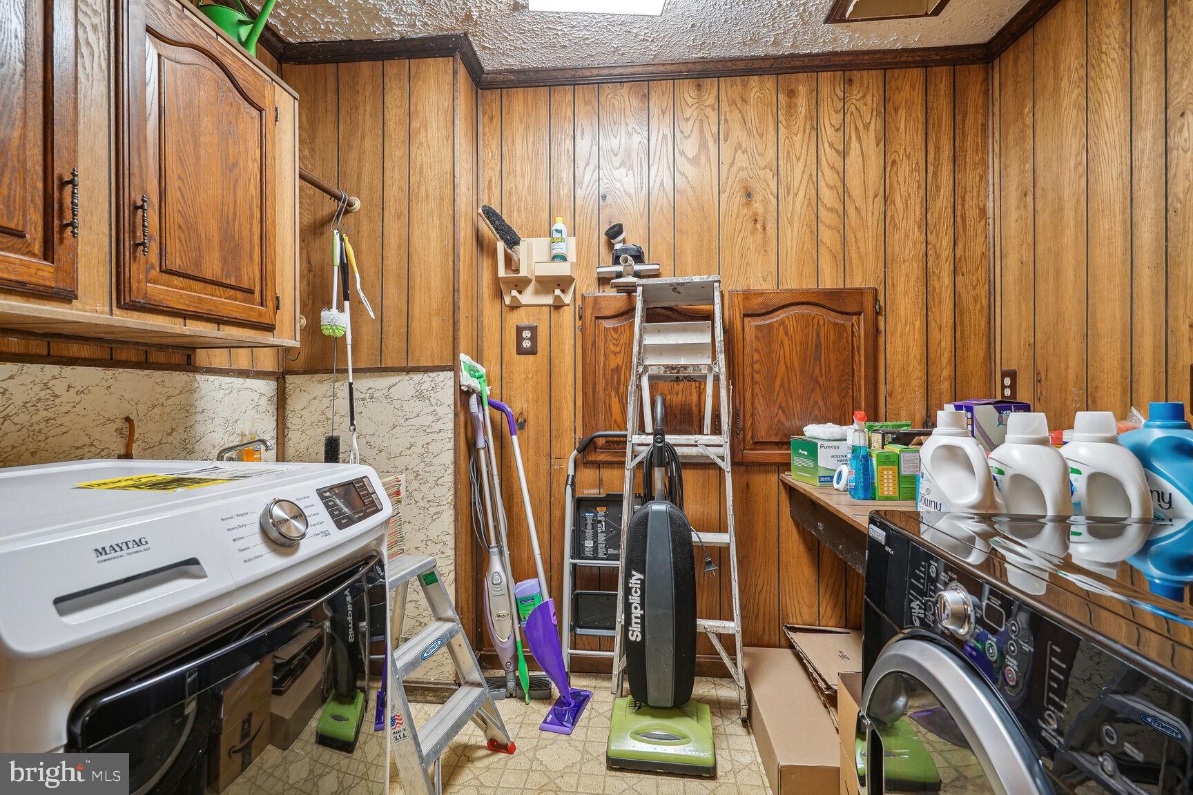 THE SINGING WOODS - Residential