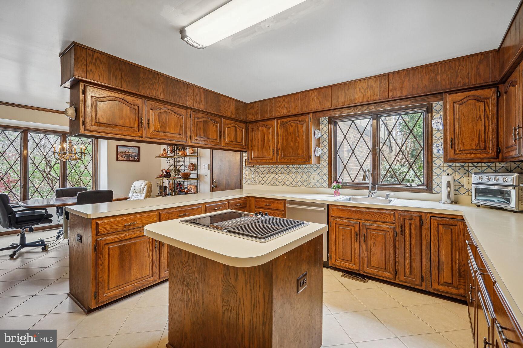 THE SINGING WOODS - Residential