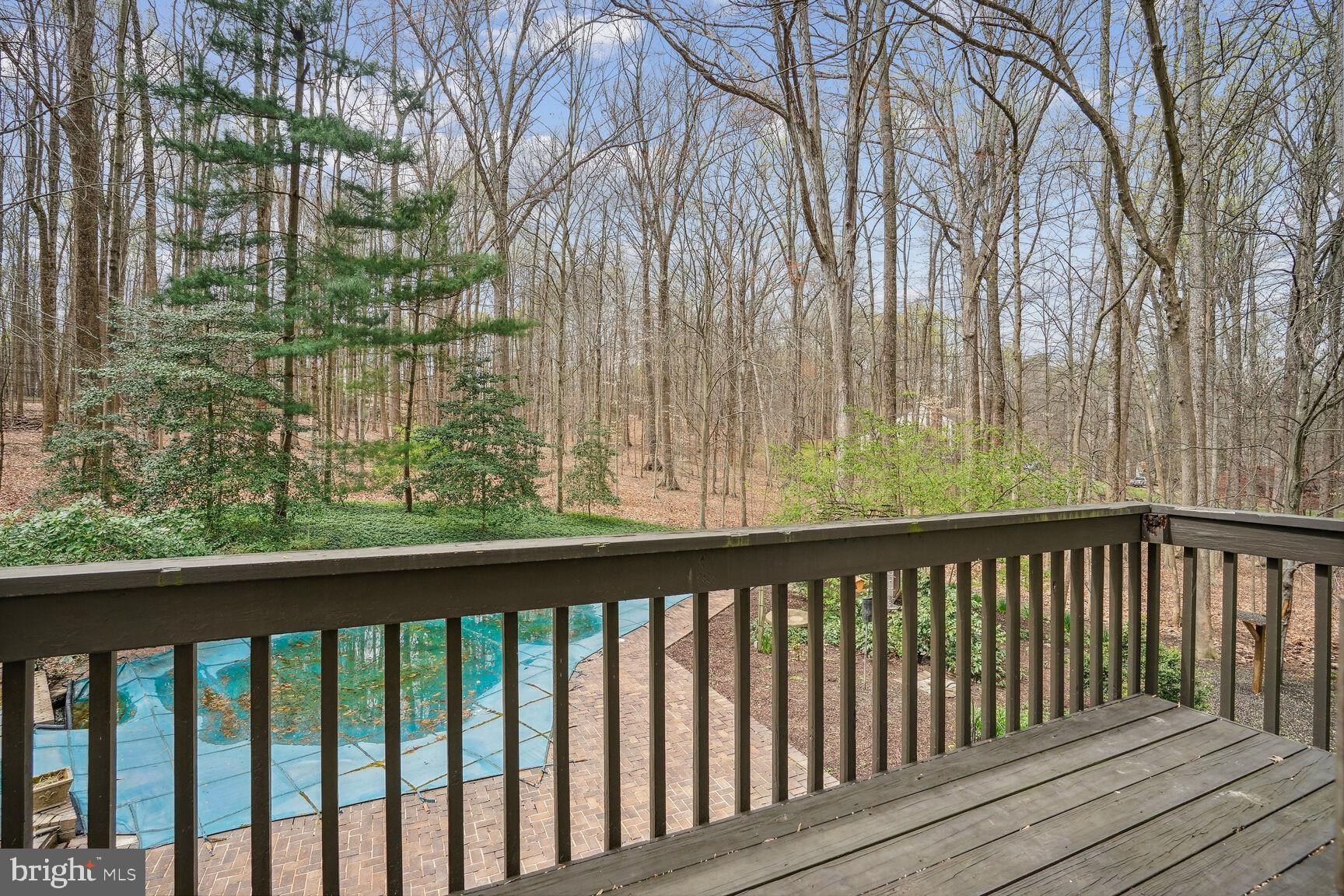 THE SINGING WOODS - Residential