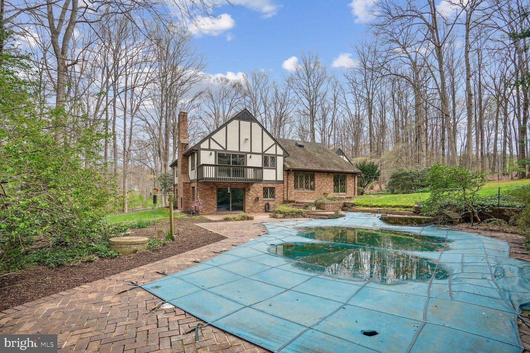 THE SINGING WOODS - Residential