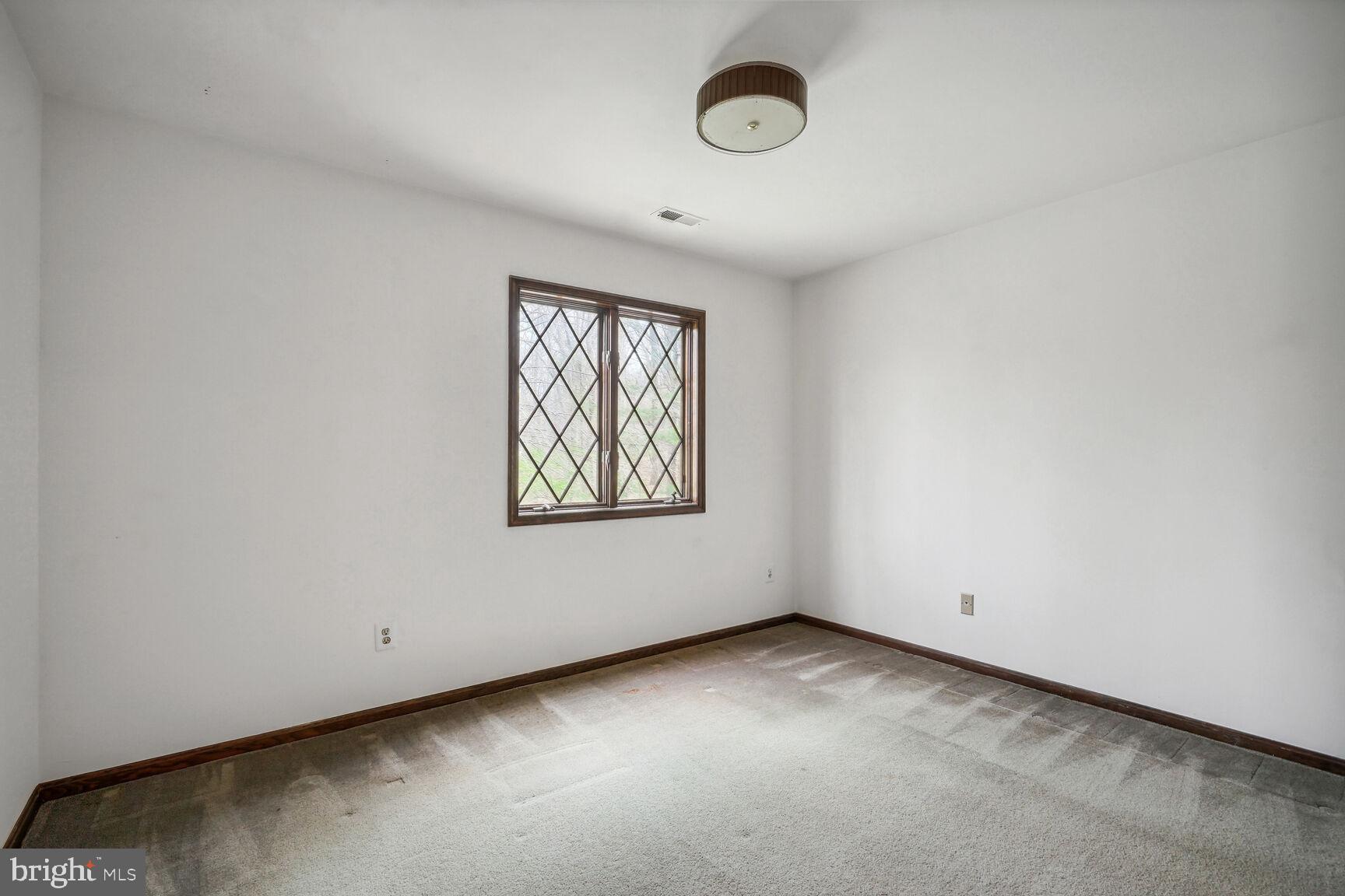 THE SINGING WOODS - Residential