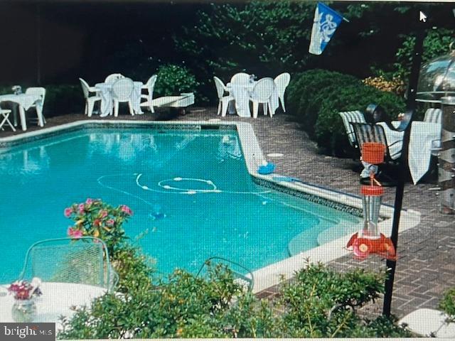 THE SINGING WOODS - Residential