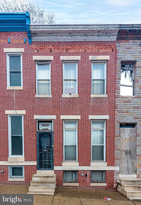 Townhouse For Sale - 2544 Frederick Avenue<br/> BALTIMORE, MD 21223