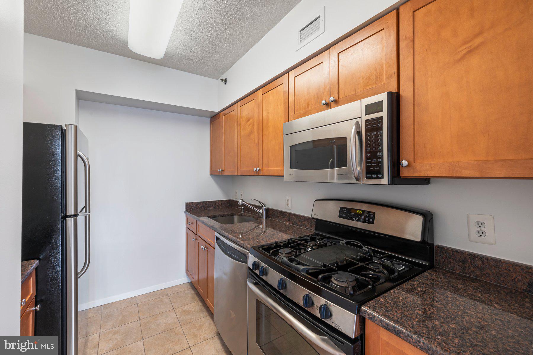 FAIRMONT PLAZA - Residential