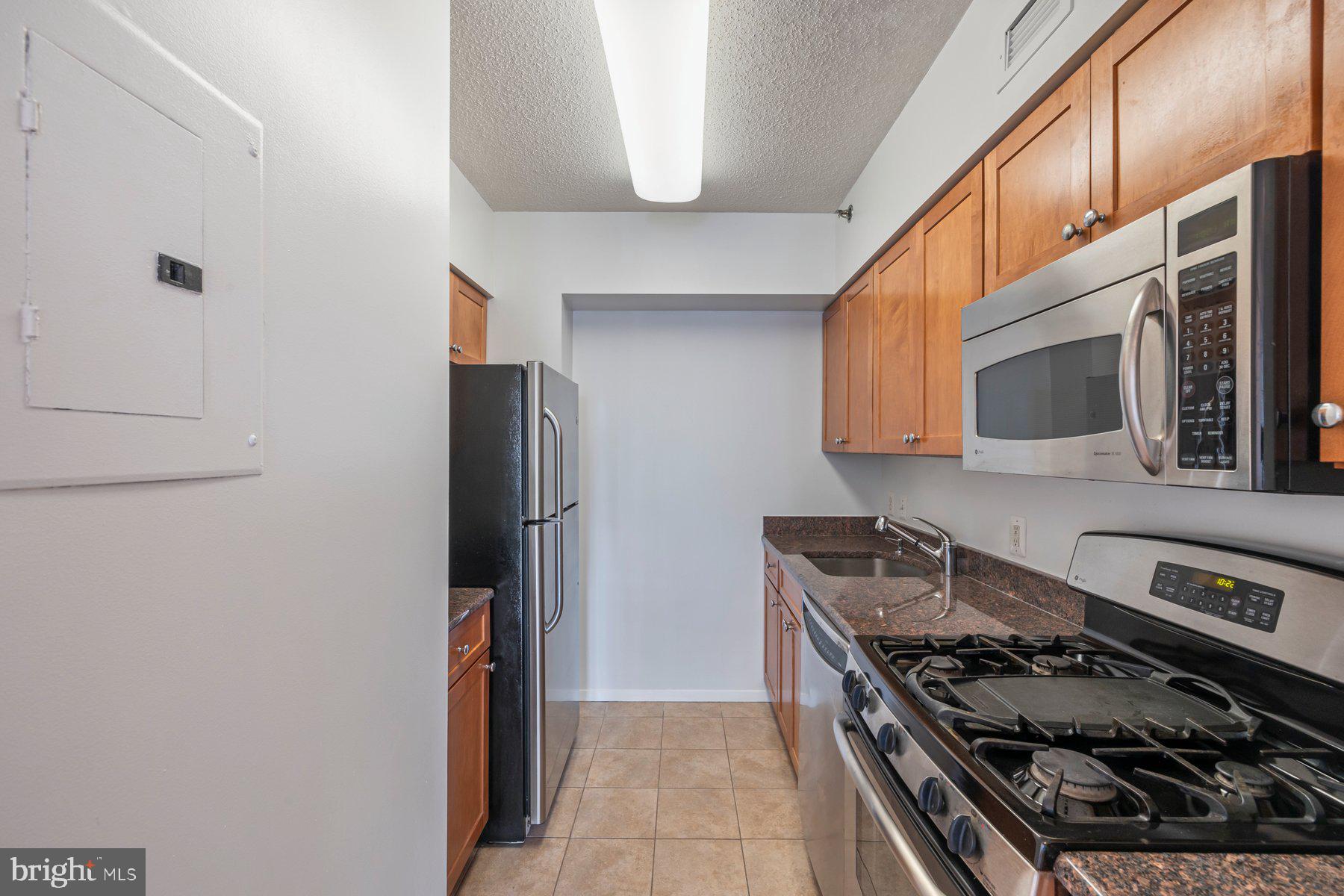 FAIRMONT PLAZA - Residential