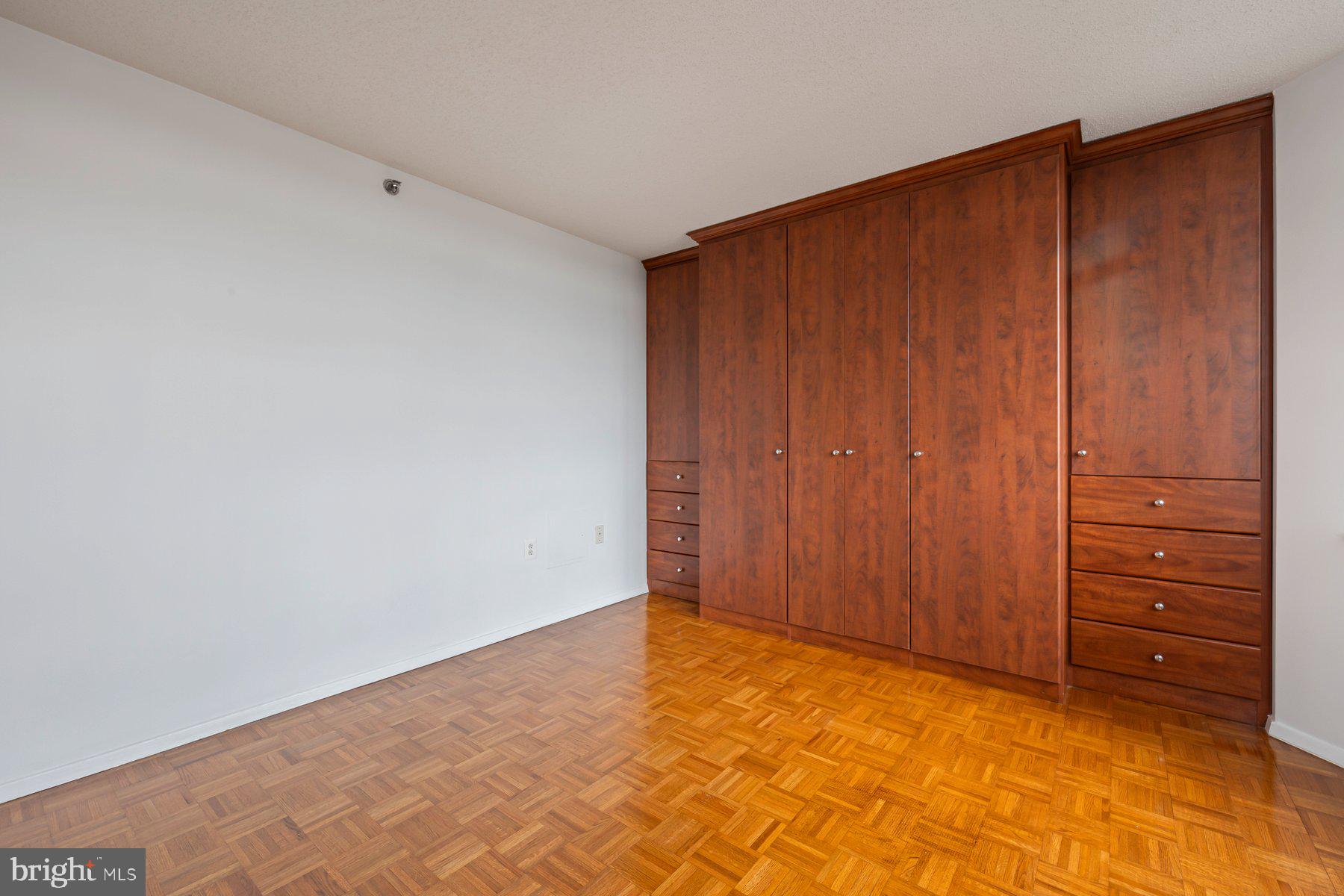 FAIRMONT PLAZA - Residential