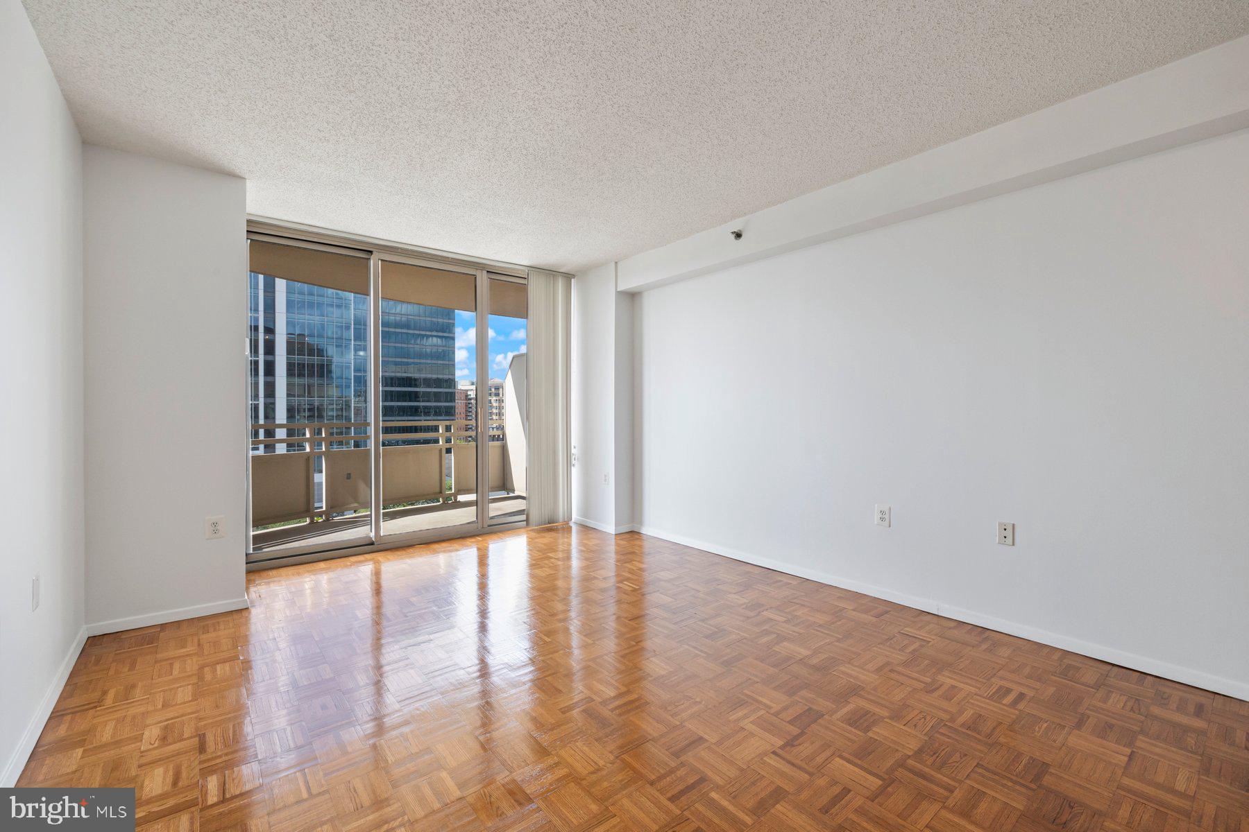 FAIRMONT PLAZA - Residential