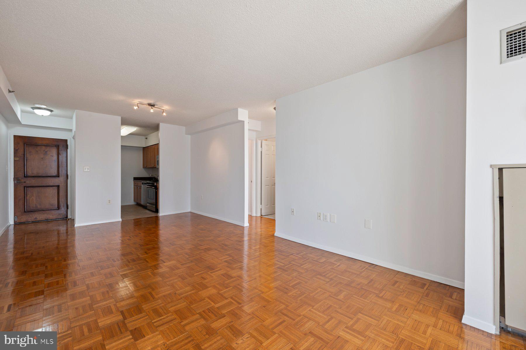 FAIRMONT PLAZA - Residential