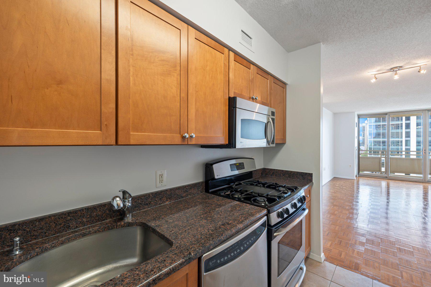 FAIRMONT PLAZA - Residential