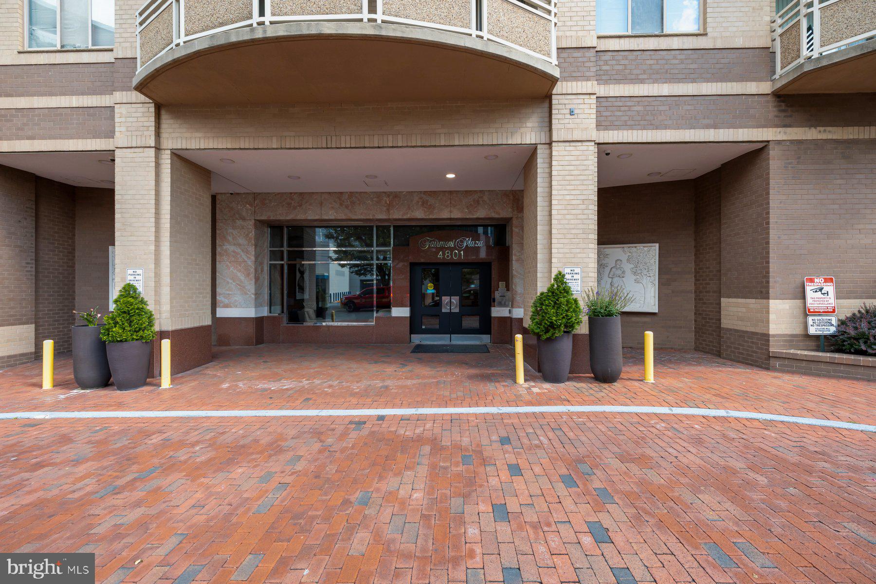 FAIRMONT PLAZA - Residential