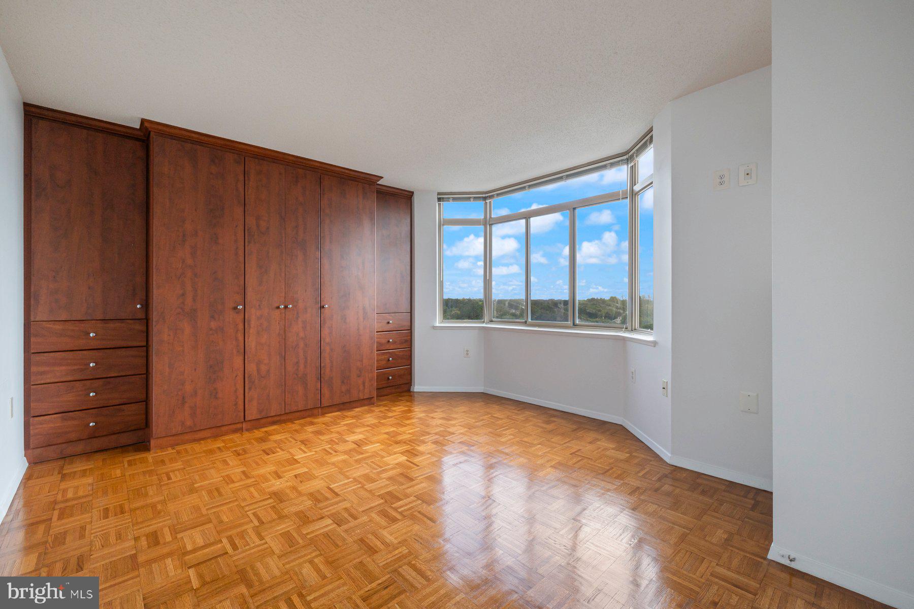 FAIRMONT PLAZA - Residential