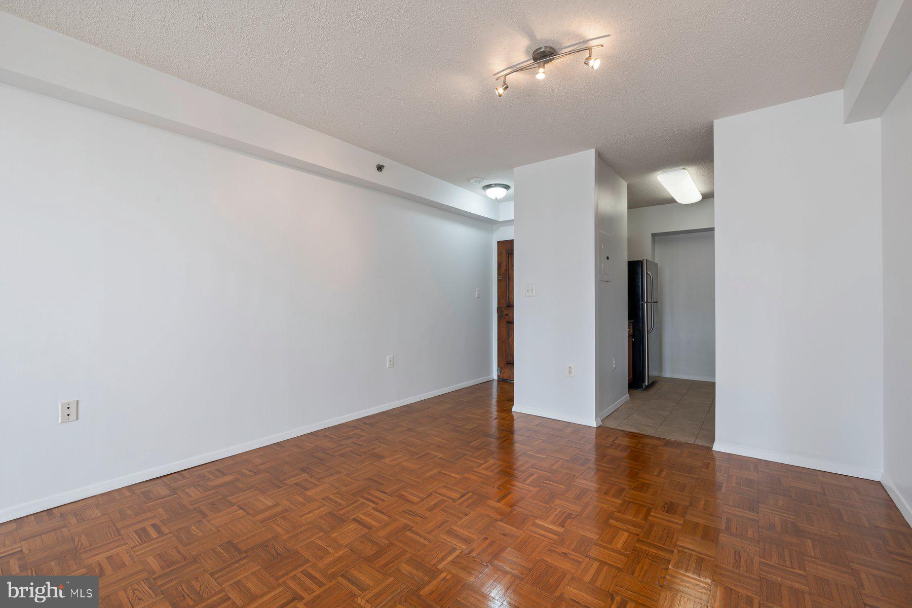 FAIRMONT PLAZA - Residential