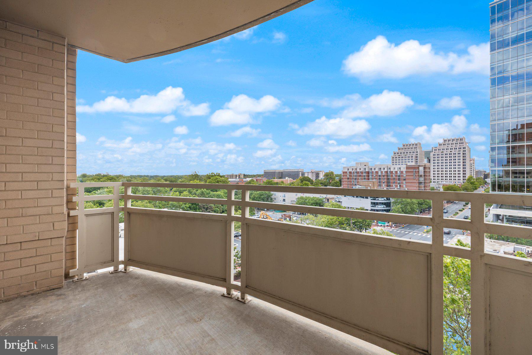 FAIRMONT PLAZA - Residential