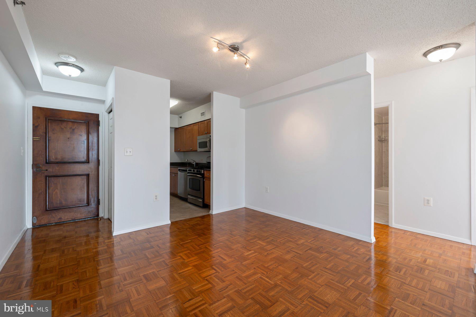 FAIRMONT PLAZA - Residential