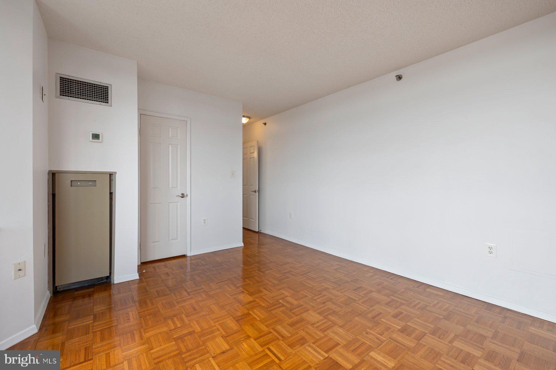 FAIRMONT PLAZA - Residential