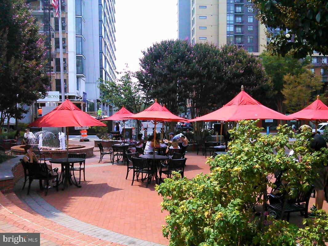 FAIRMONT PLAZA - Residential