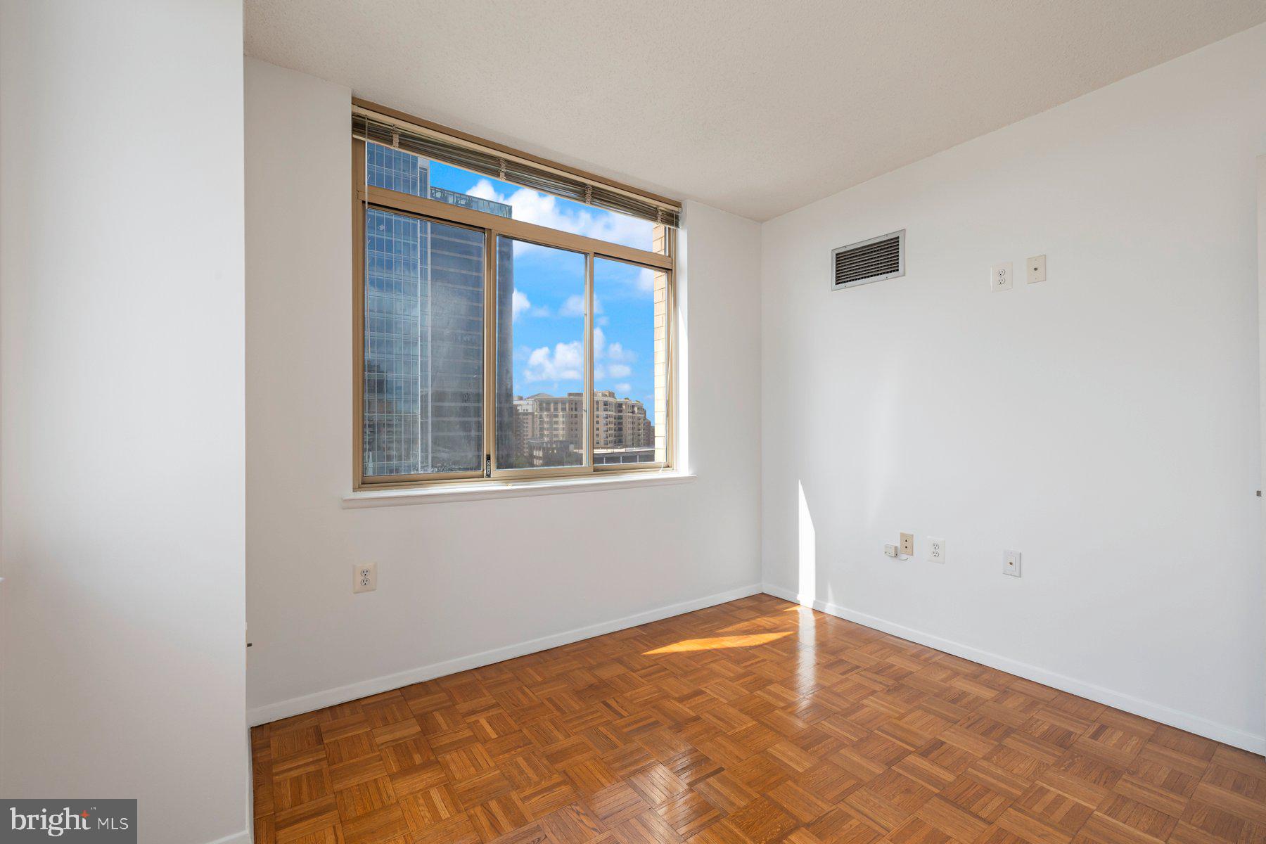 FAIRMONT PLAZA - Residential