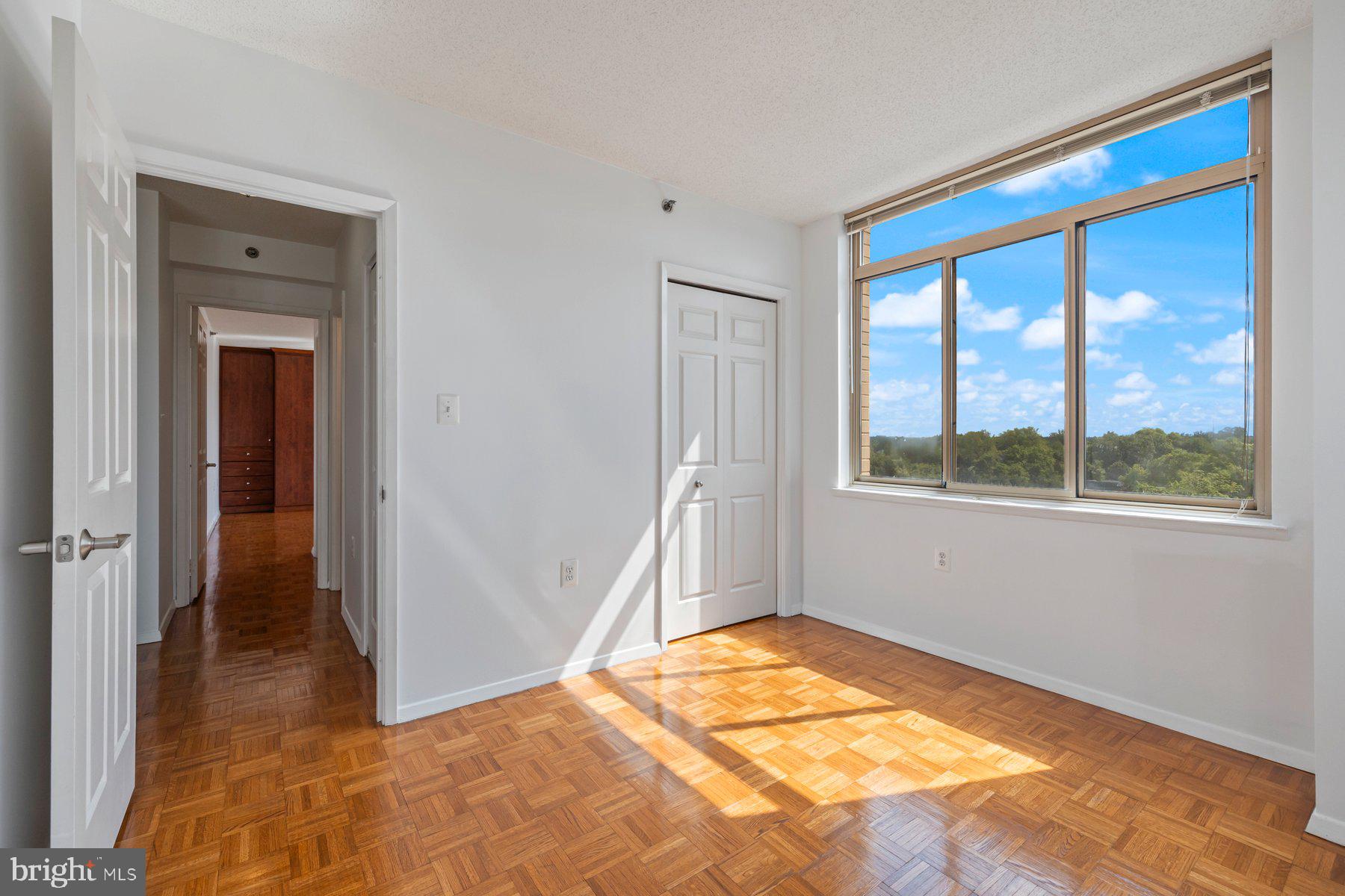 FAIRMONT PLAZA - Residential