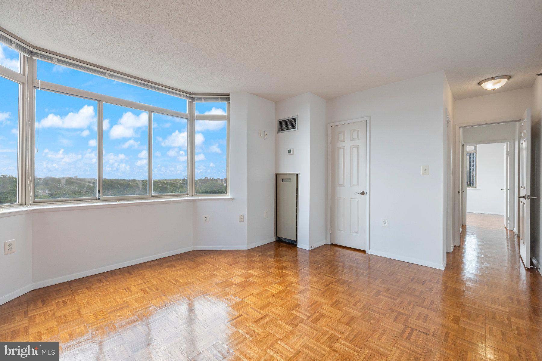 FAIRMONT PLAZA - Residential