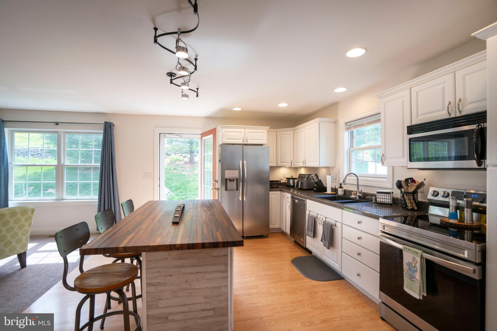 COUNTRY COVE - Residential