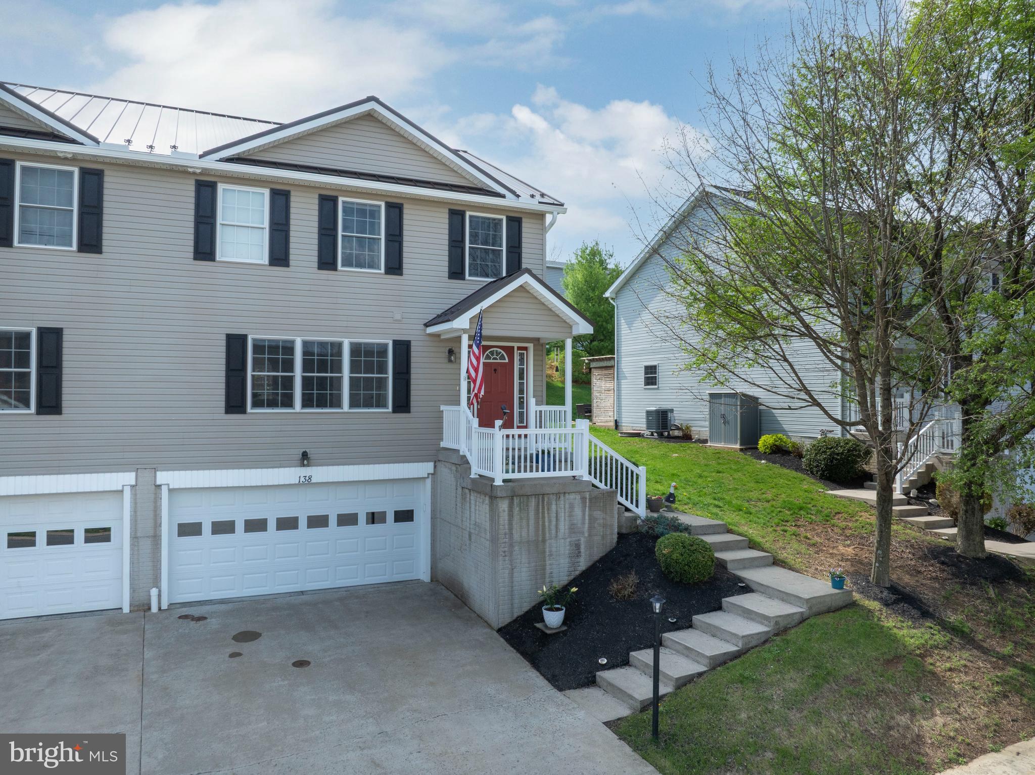 COUNTRY COVE - Residential