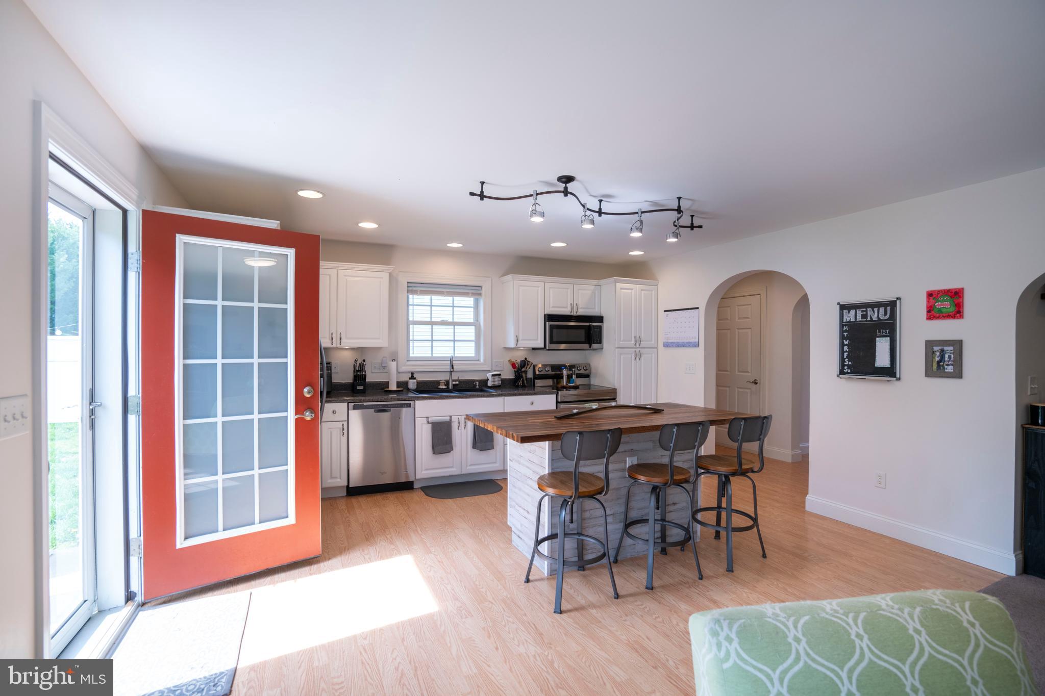 COUNTRY COVE - Residential