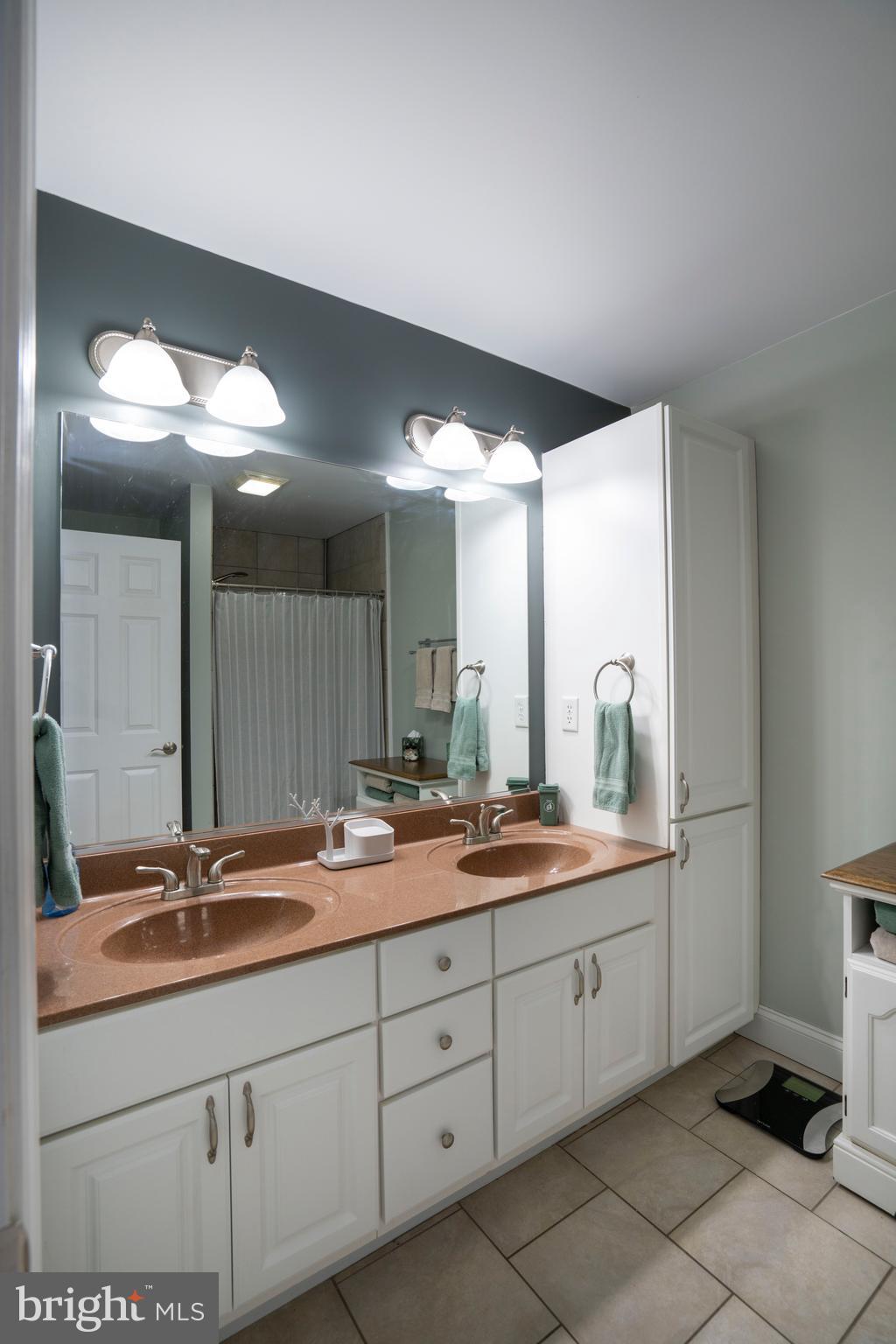 COUNTRY COVE - Residential