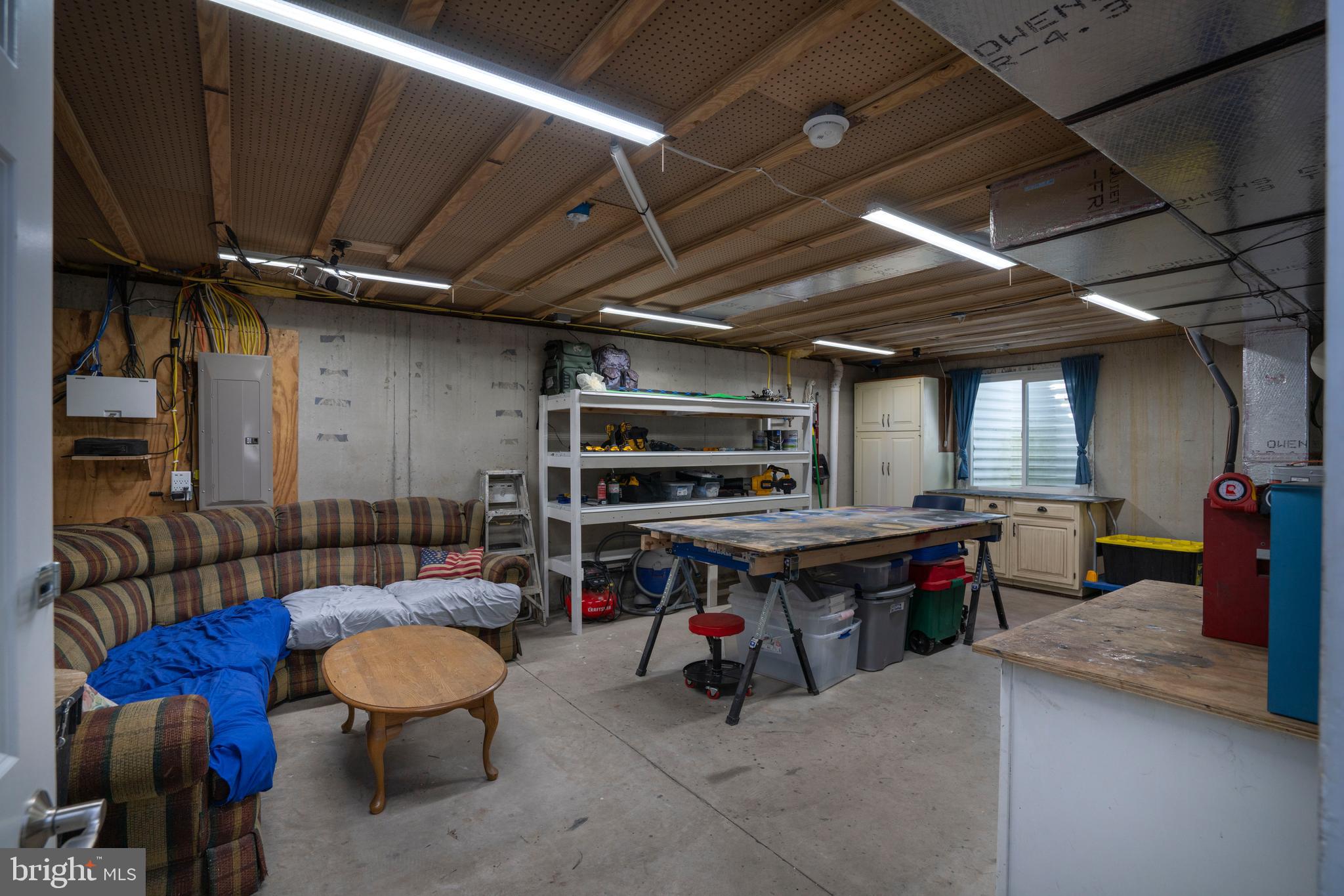 COUNTRY COVE - Residential