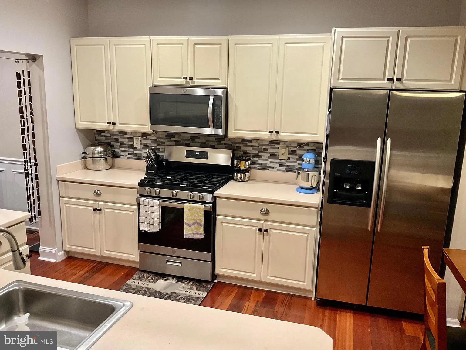 Location, Location, Location! Welcome to this immaculate end-unit in the desirable Chase at Bell Tavern community, within the award-winning Downingtown East School District/Stem Academy. This home features an open floor plan with a two-story family room, fireplace, hardwood floors, crown molding, and cathedral ceiling. A bright breakfast nook opens to the deck, and the two-story foyer includes a convenient half bath.
Upstairs, the vaulted primary suite boasts a walk-in closet and upgraded bath with soaking tub, tiled shower, and double vanity. Two additional bedrooms, a full bath, and laundry complete the second level.
The HOA covers lawn care and snow removal for easy living. Just steps from Bell Tavern Park and minutes to Wegmans, Wawa, shopping, dining, and entertainment. Convenient to Rt 30, Rt 113, Rt 202, Rt 100, the PA Turnpike, SEPTA/Amtrak, and close to Malvern, Exton, Paoli, West Chester, Chester Springs, Frazer, and King of Prussia, Can easily commute with train to Philadelphia and around.