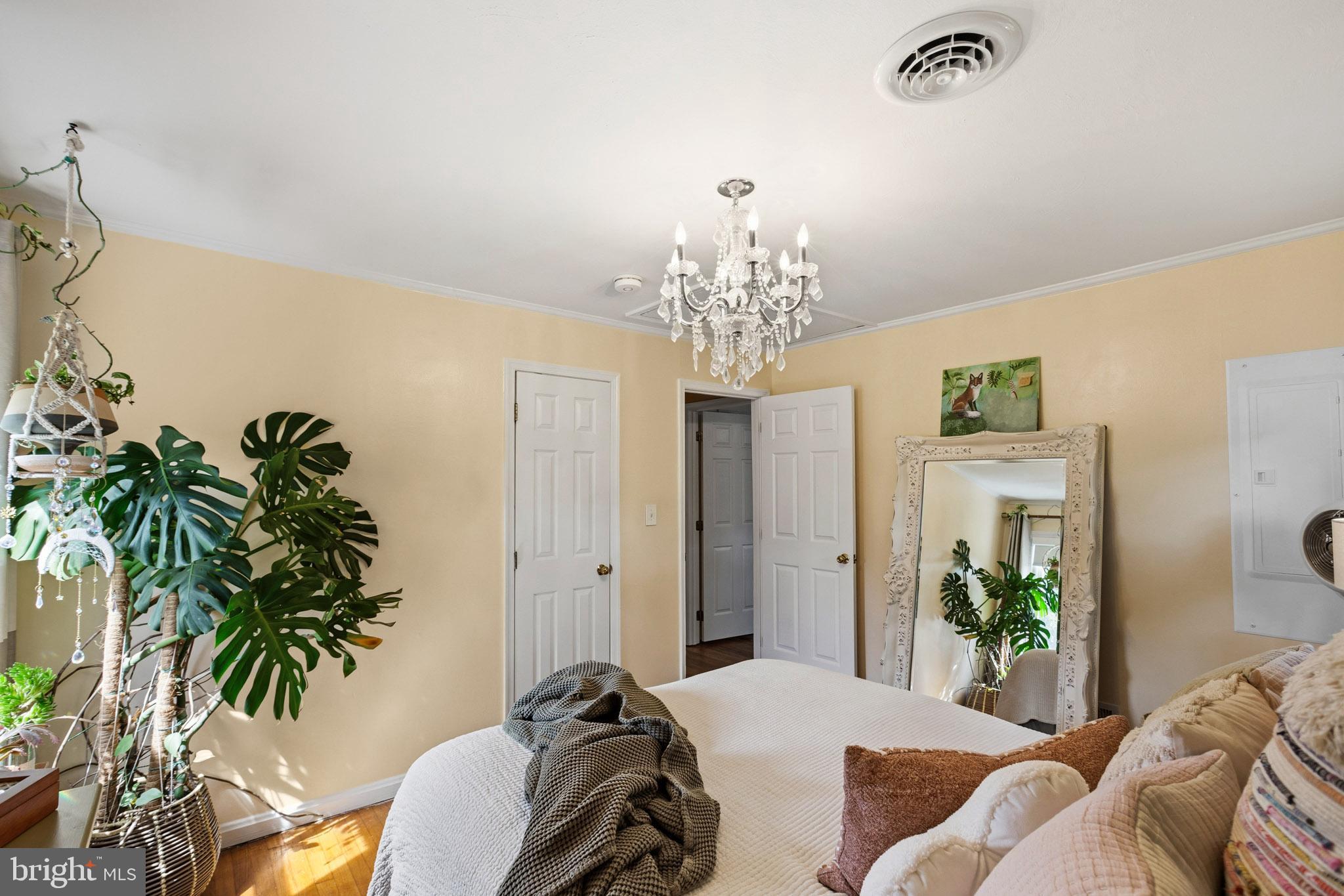 NORTH HOLLYWOOD - Residential
