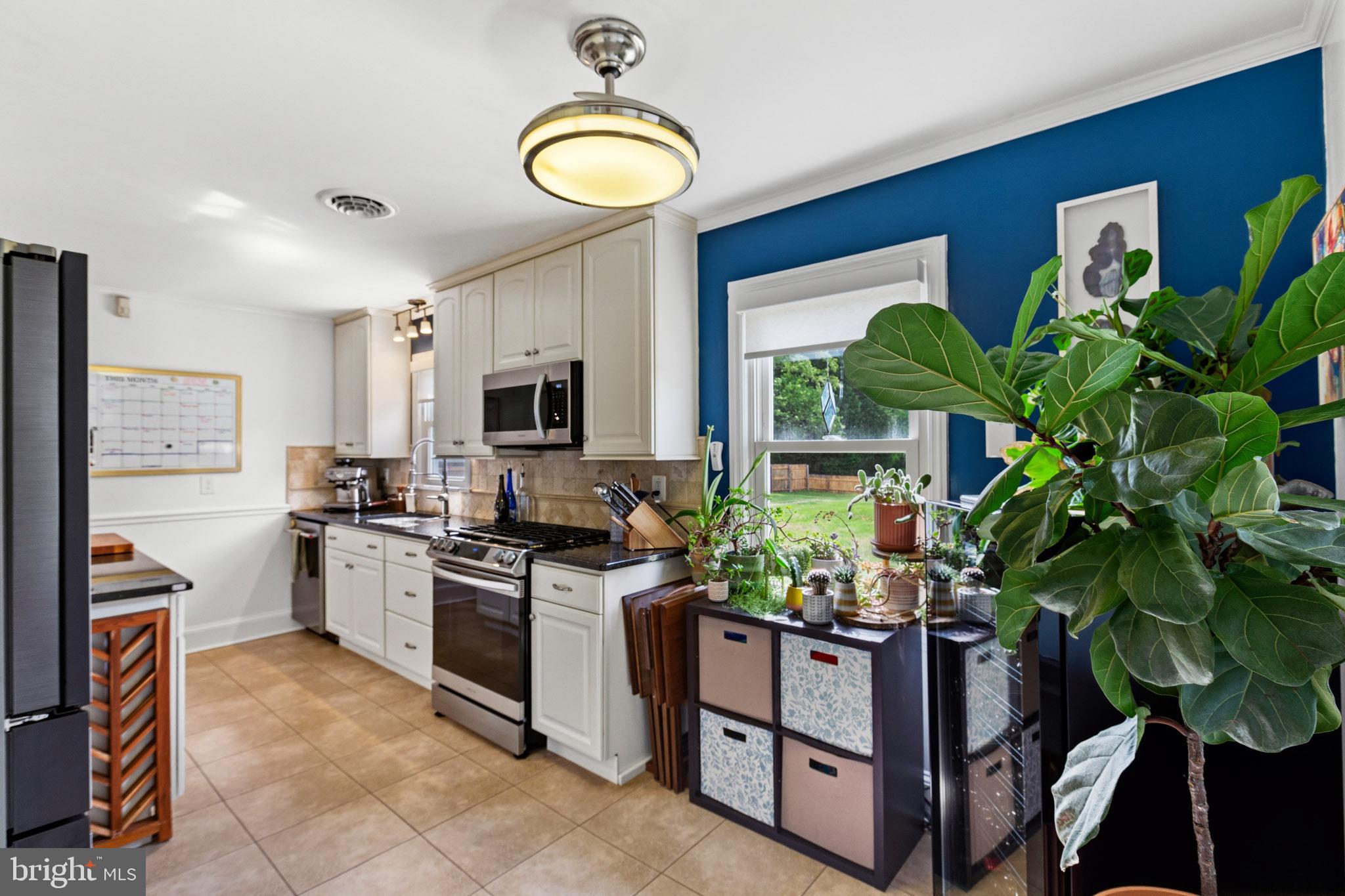 NORTH HOLLYWOOD - Residential