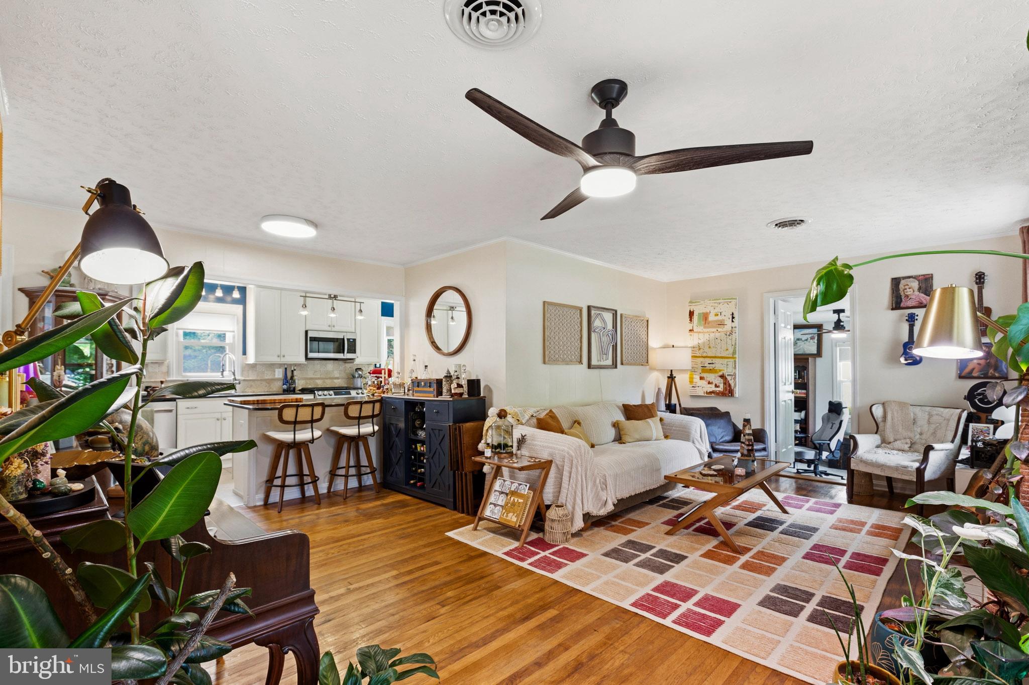 NORTH HOLLYWOOD - Residential