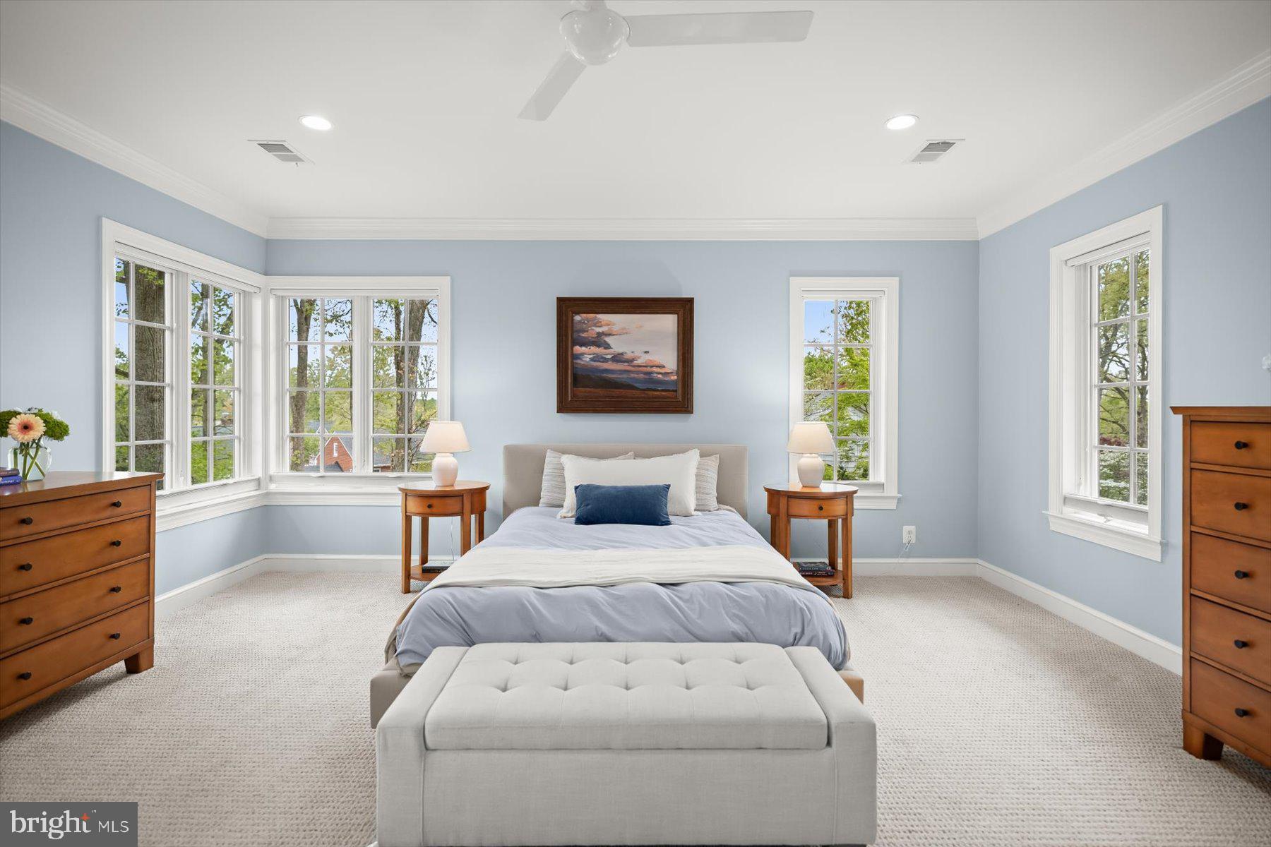 LARCHMONT - Residential