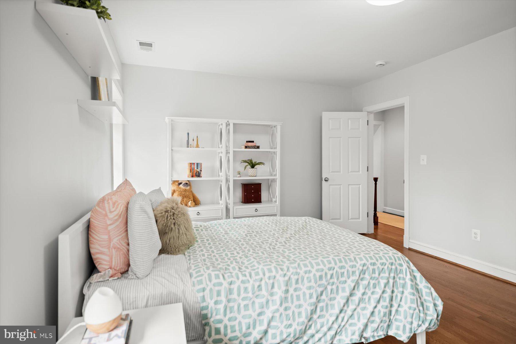 LARCHMONT - Residential