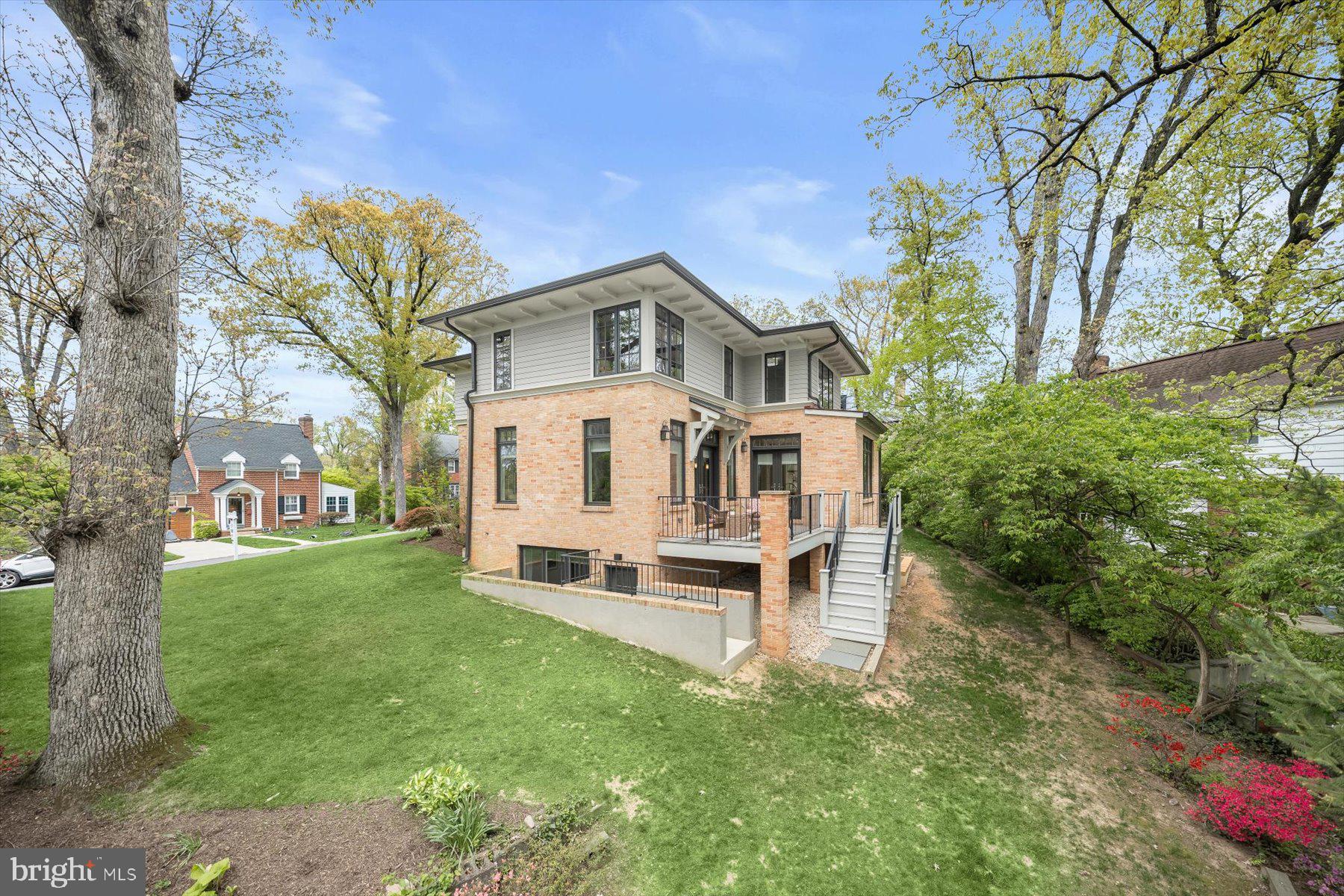 LARCHMONT - Residential